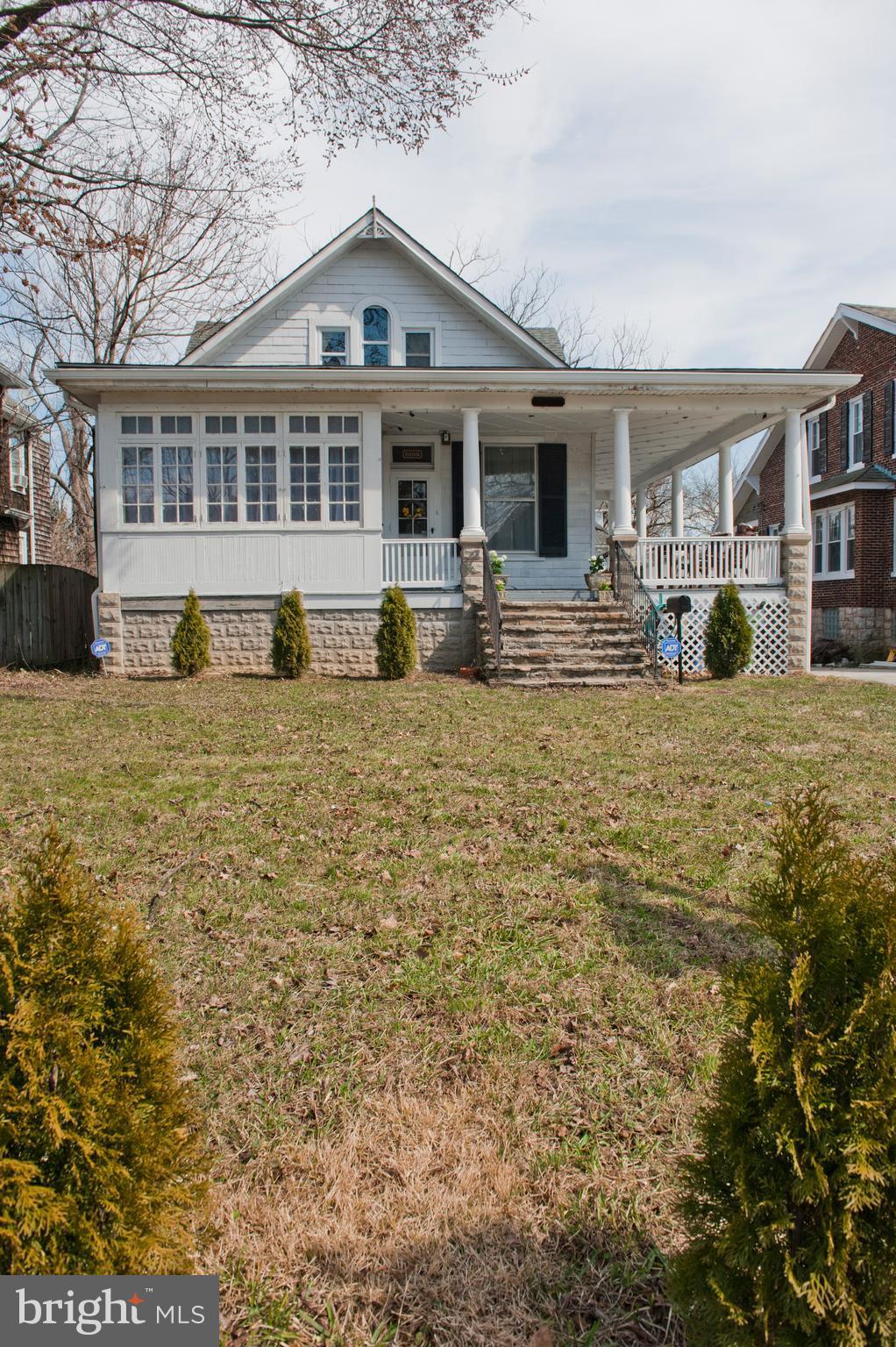 6105 York Road Baltimore, MD 21212 - Photo 2 of 24 a view of a house with swimming pool