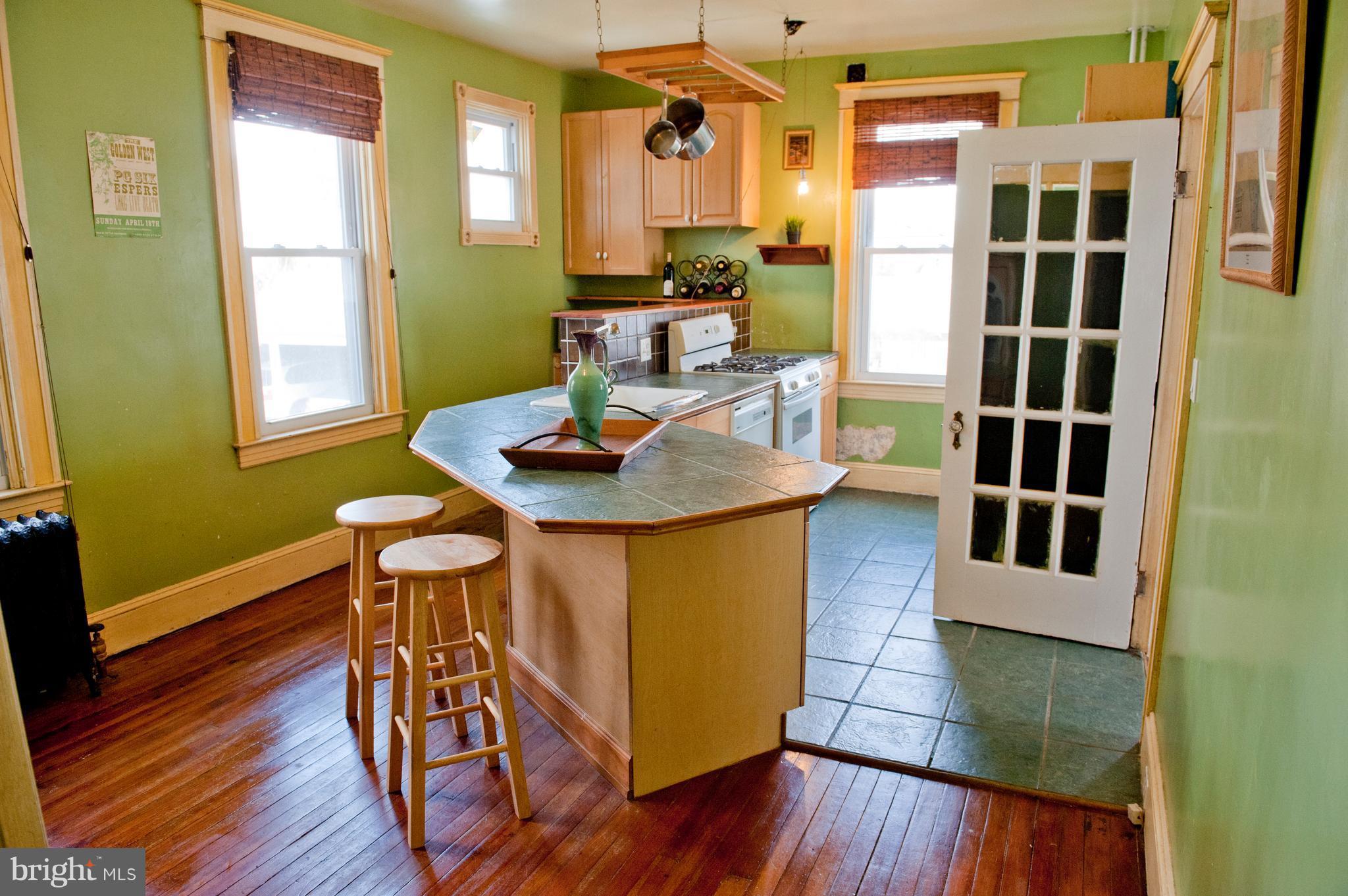 6105 York Road Baltimore, MD 21212 - Photo 12 of 24 a dining room with furniture and wooden floor
