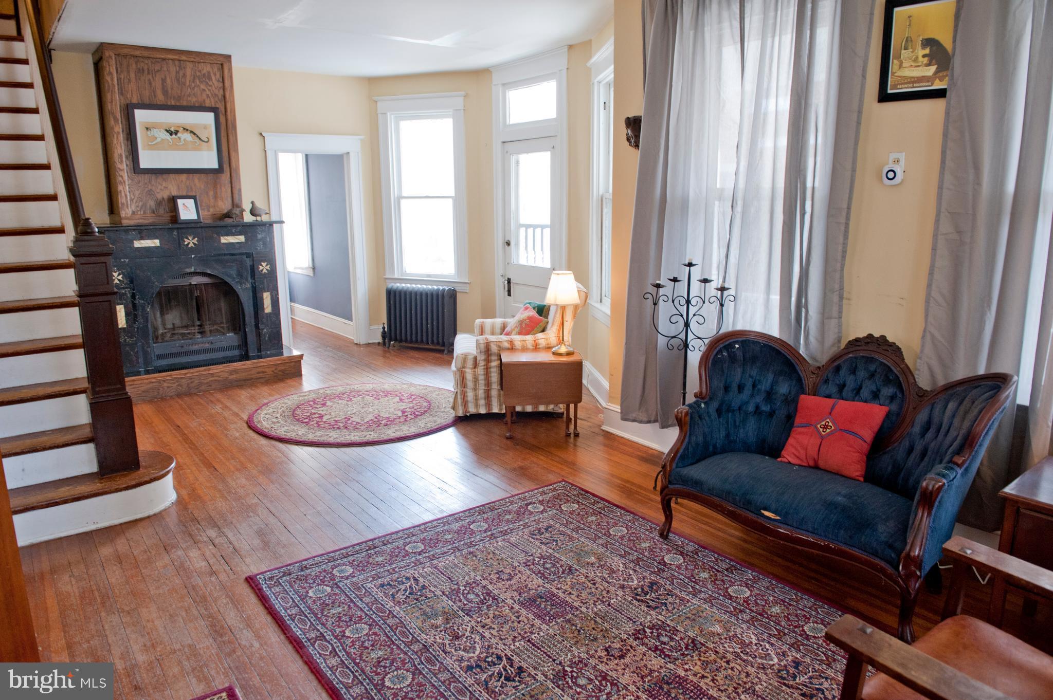 6105 York Road Baltimore, MD 21212 - Photo 5 of 24 a living room with furniture and a fireplace