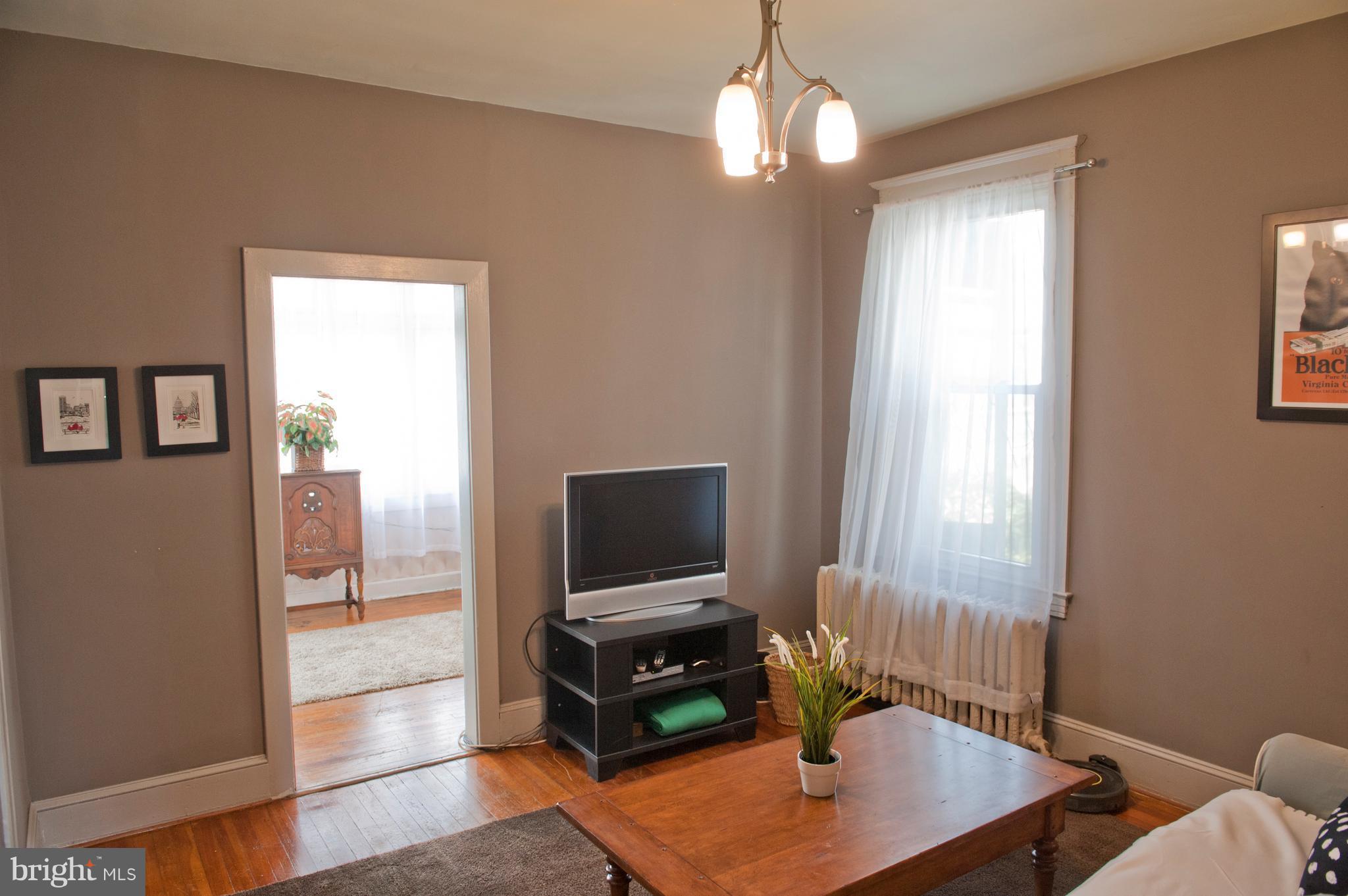 6105 York Road Baltimore, MD 21212 - Photo 9 of 24 a living room with furniture and a flat screen tv
