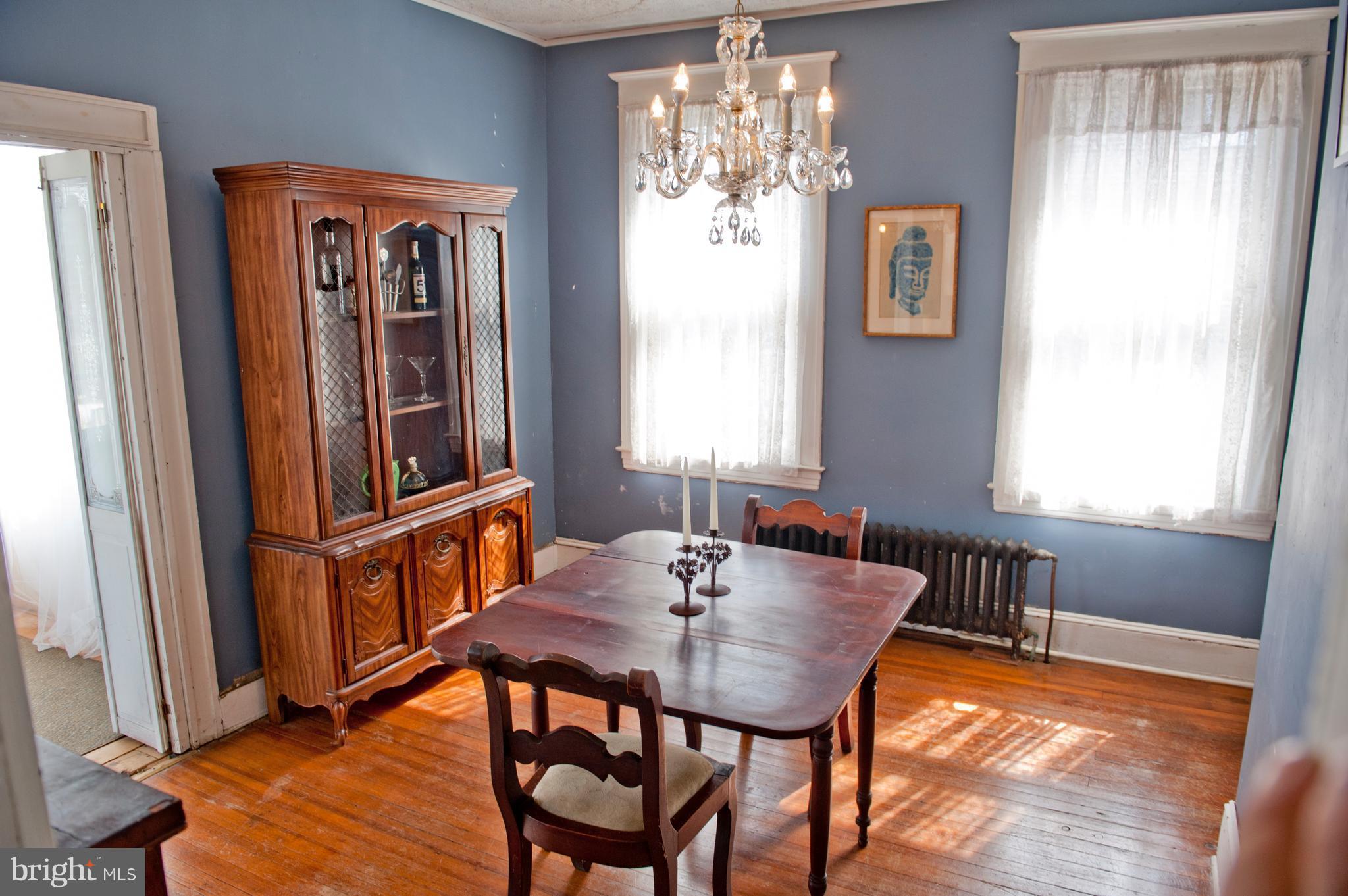 6105 York Road Baltimore, MD 21212 - Photo 10 of 24 a dining room with furniture and window