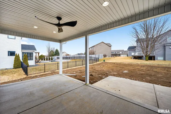 $459,900 | 1617 Kensington Drive, Washington, IL 61571