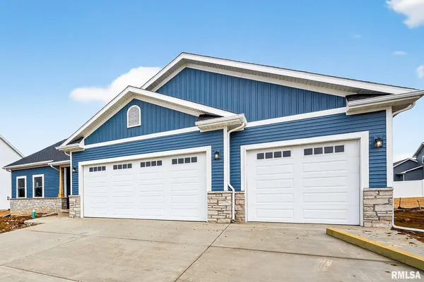 $459,900 | 1617 Kensington Drive, Washington, IL 61571