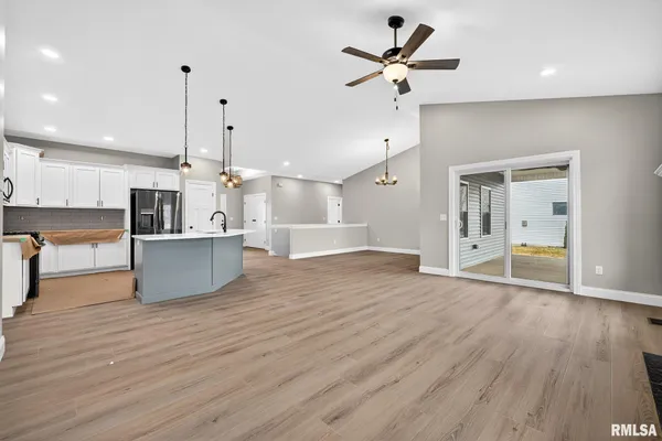 $459,900 | 1617 Kensington Drive, Washington, IL 61571