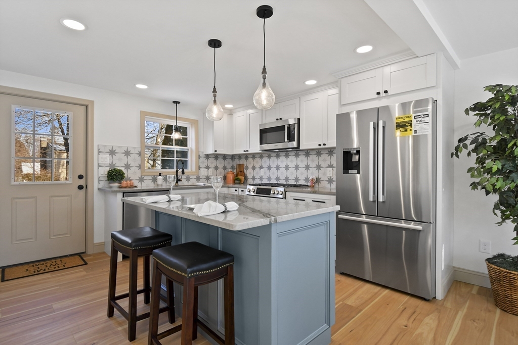 11 Hartford Road Worcester, MA 01606 - Photo 5 of 40 Gallery Image 5