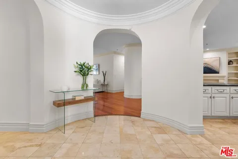 $1,049,000 | 10364 Almayo Avenue, Unit 305, Los Angeles, CA 90064