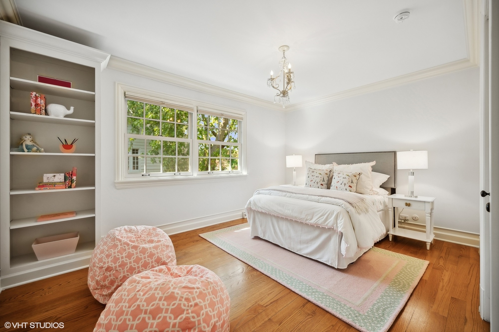 88 Abbotsford Road Winnetka, IL 60093 - Photo 33 of 46 a bedroom with a bed lamps and window