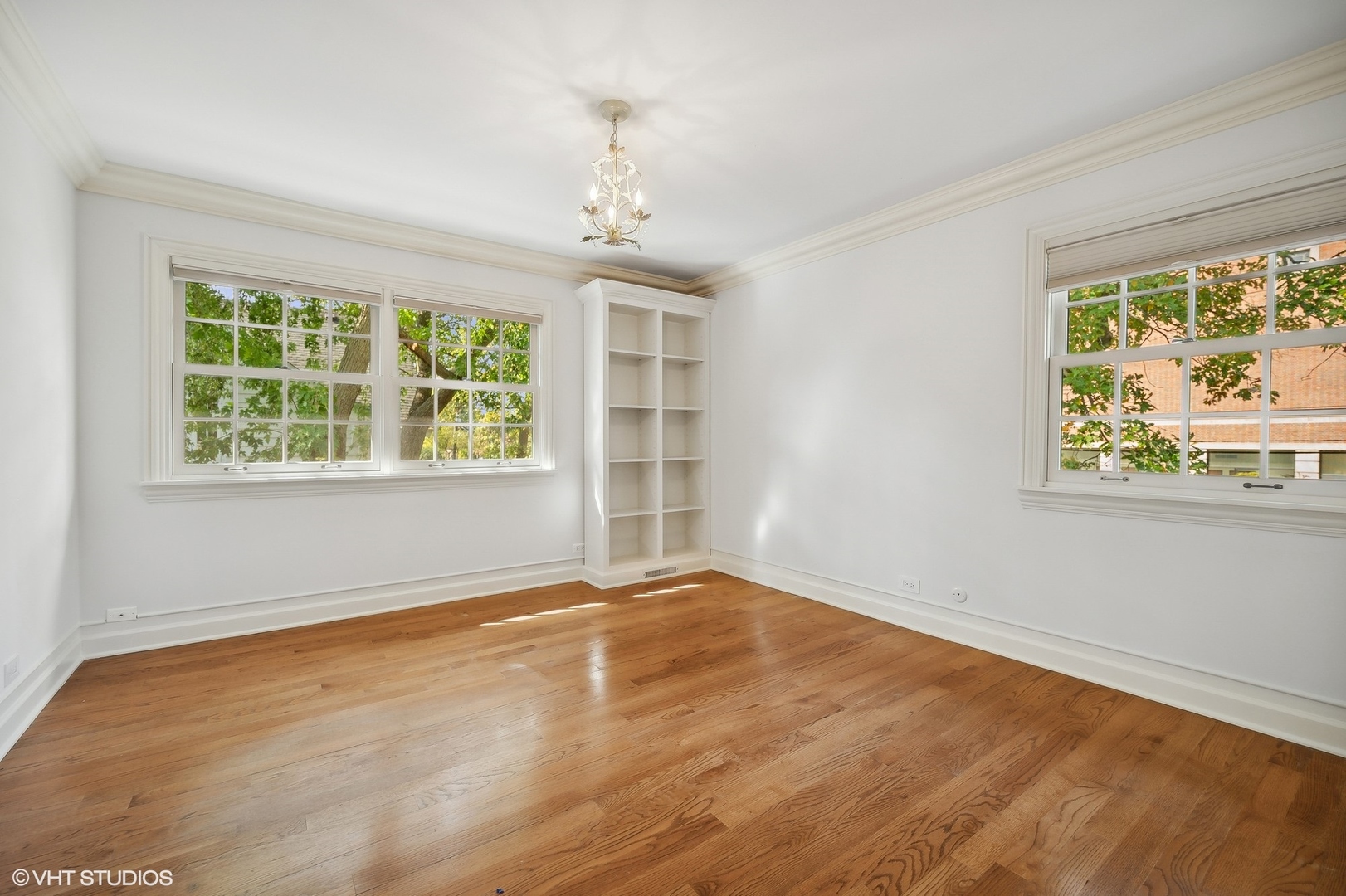 88 Abbotsford Road Winnetka, IL 60093 - Photo 34 of 46 wooden floor in an empty room with a window