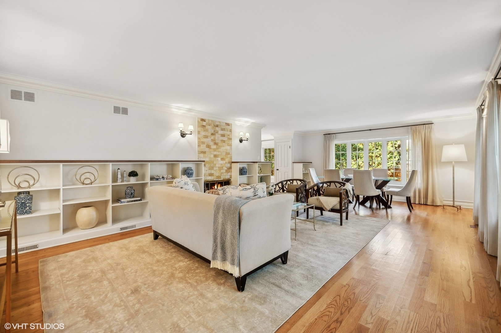 88 Abbotsford Road Winnetka, IL 60093 - Photo 5 of 46 a living room with furniture and wooden floor