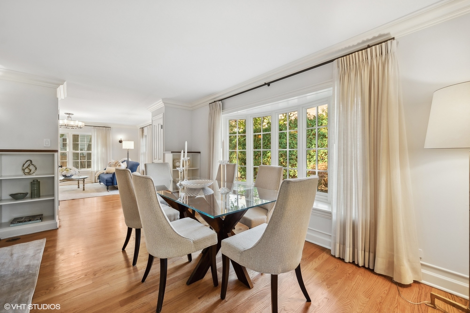 88 Abbotsford Road Winnetka, IL 60093 - Photo 10 of 46 a view of a dining room with furniture and wooden floor