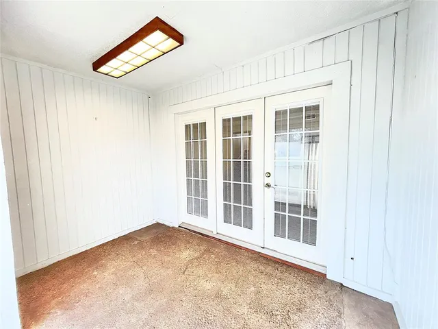 a view of empty room with windows