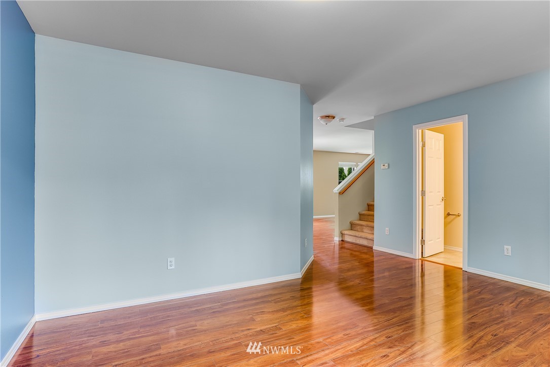 14527 Southeast 153rd Place Renton, WA 98058 - Photo 5 of 30 Gallery Image 5