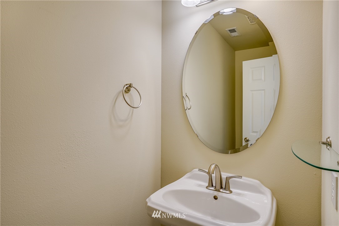 14527 Southeast 153rd Place Renton, WA 98058 - Photo 6 of 30 Gallery Image 6