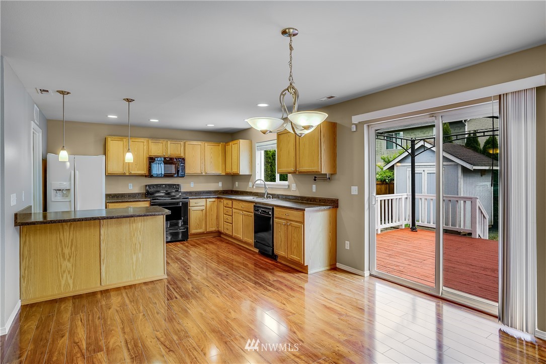 14527 Southeast 153rd Place Renton, WA 98058 - Photo 7 of 30 Gallery Image 7