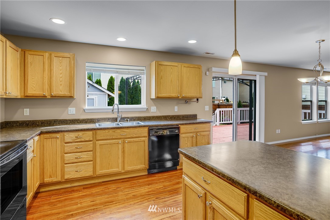 14527 Southeast 153rd Place Renton, WA 98058 - Photo 9 of 30 Gallery Image 9