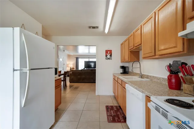 $180,000 | 103 Thompson Drive, Luling, TX 78648