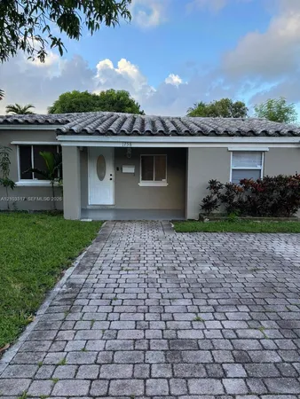$3,500 | 1758 Northeast 177th Street, Unit 1758, North Miami Beach, FL 33162