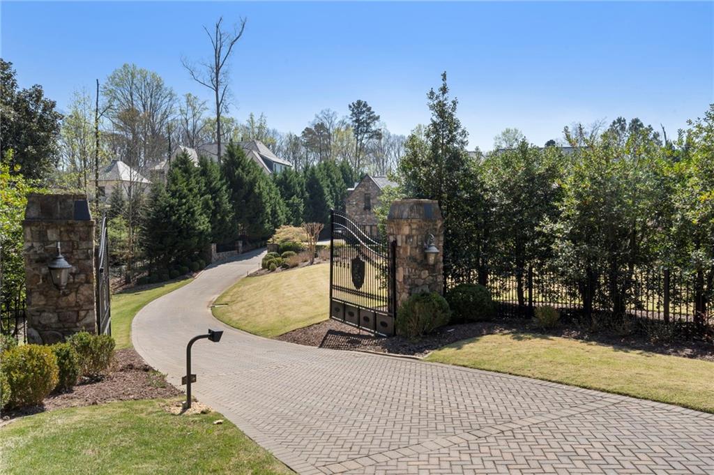 1376 Mt Paran Road Northwest Atlanta, GA 30327 - Photo 3 of 55
