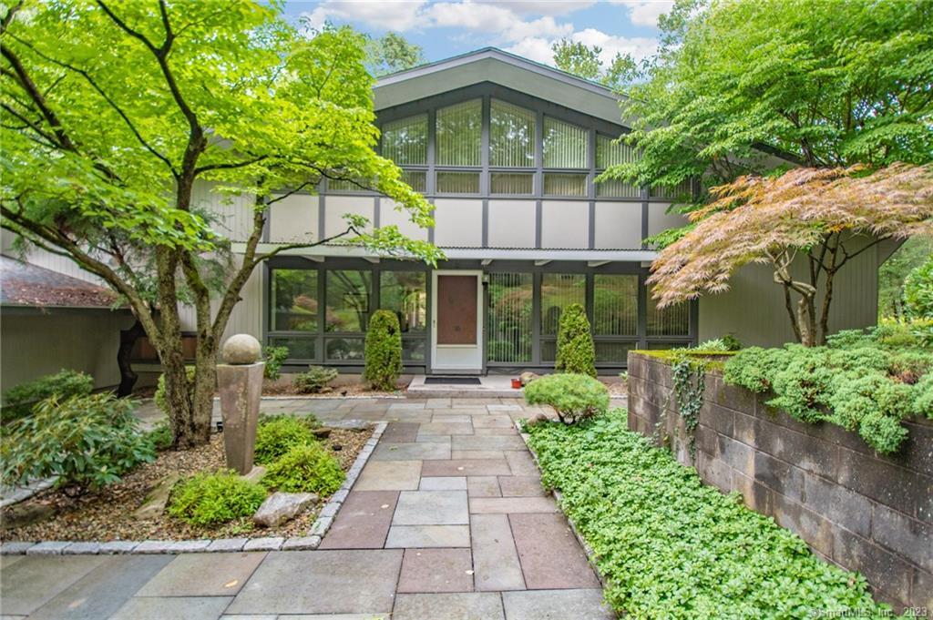 67 Butternut Road Manchester, CT 06040 - Photo 1 of 1 Amazing Courtyard Entrance