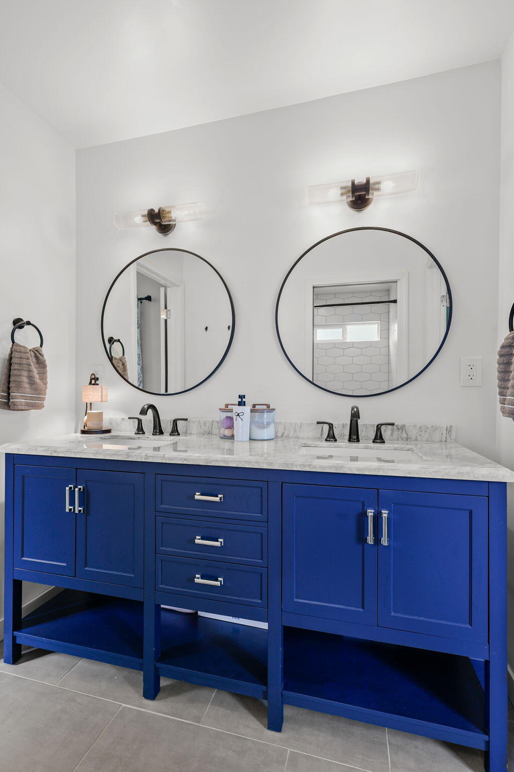 7128 Happy Valley Road Anderson, CA 96007 - Photo 19 of 48 Dual Vanity