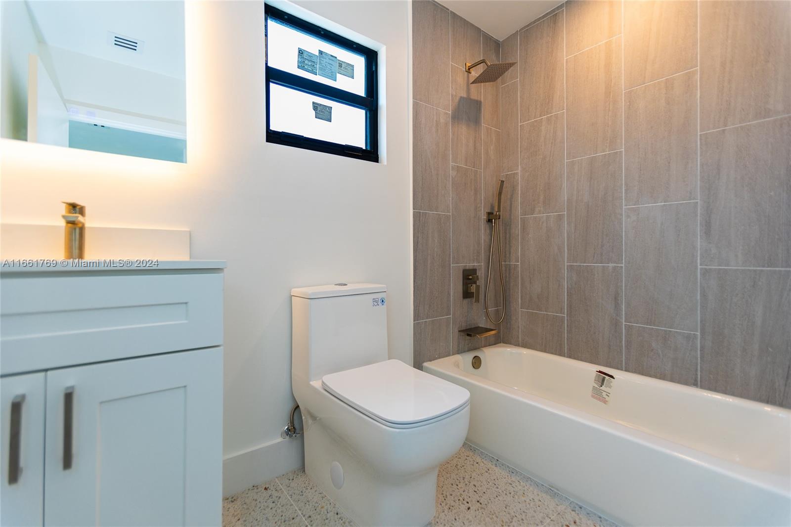 170 Southwest 38th Court Miami, FL 33134 - Photo 23 of 37 a bathroom with a toilet a sink and bathtub