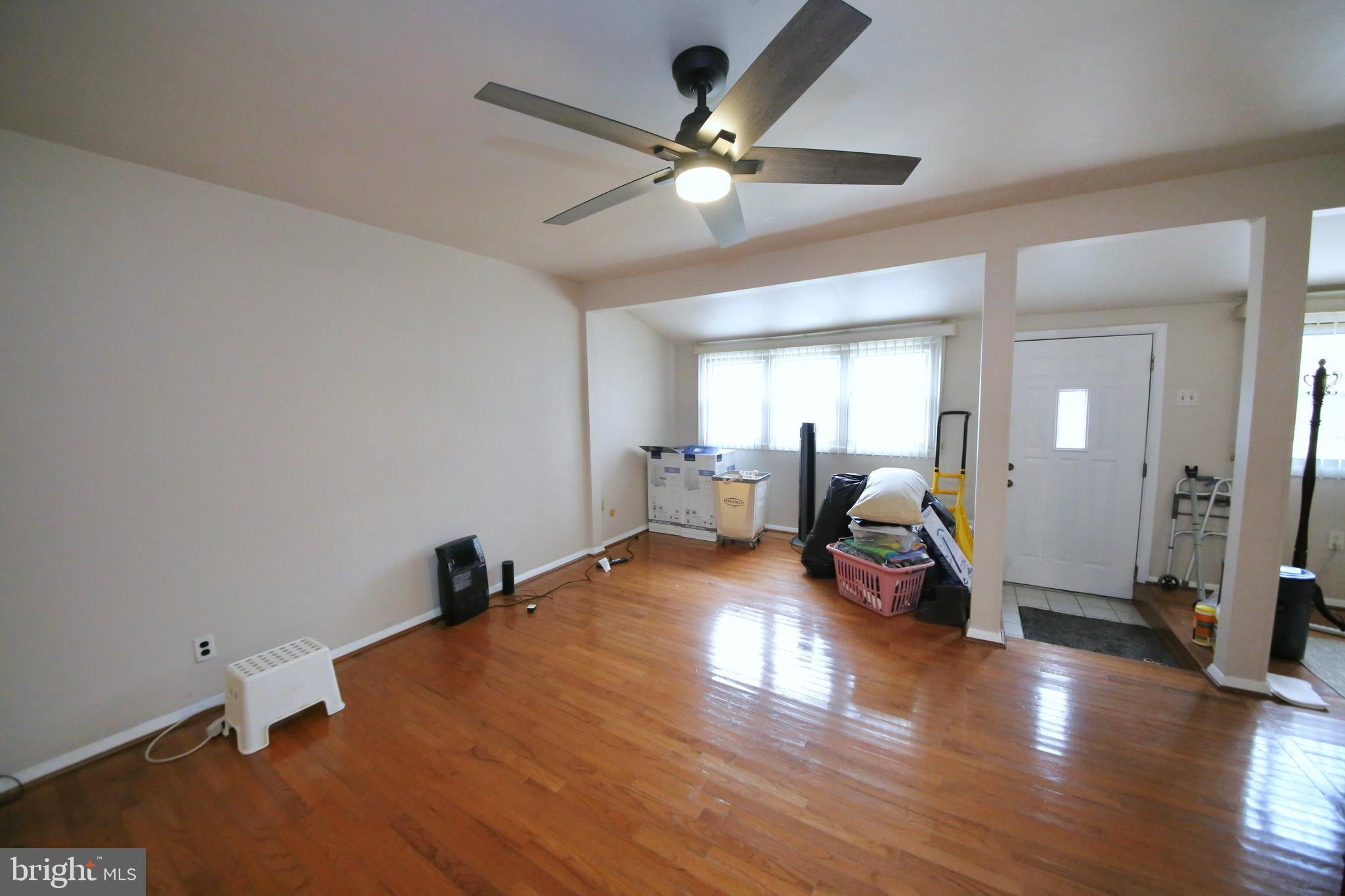 604 Tait Road Somerdale, NJ 08083 - Photo 3 of 24 Entry to living room