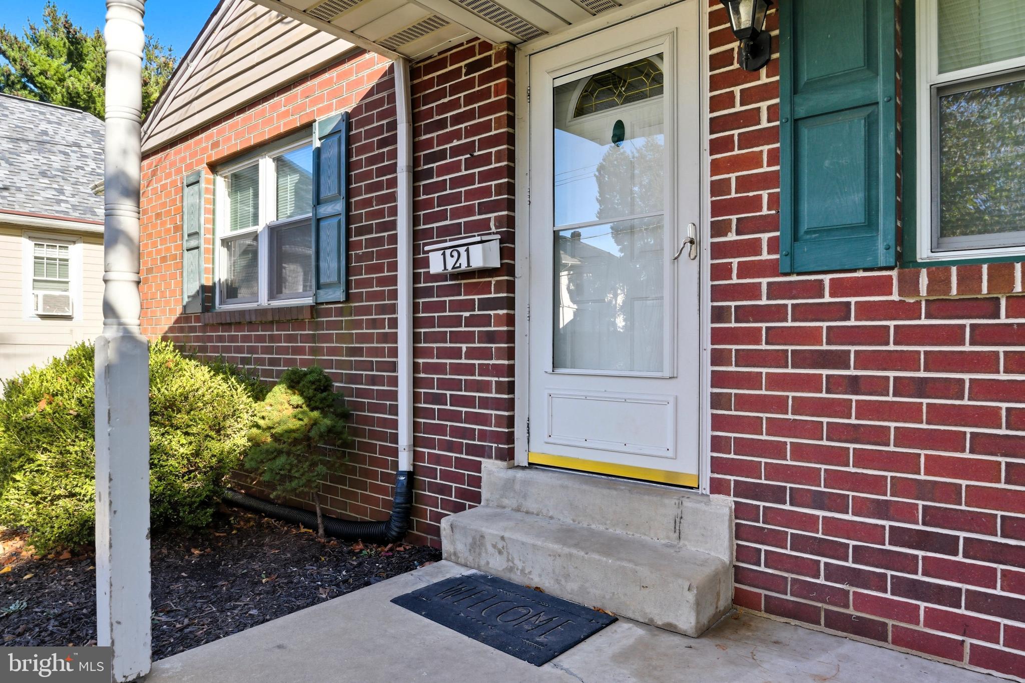 121 Dallas Road Willow Grove, PA 19090 - Photo 4 of 31 front entrance