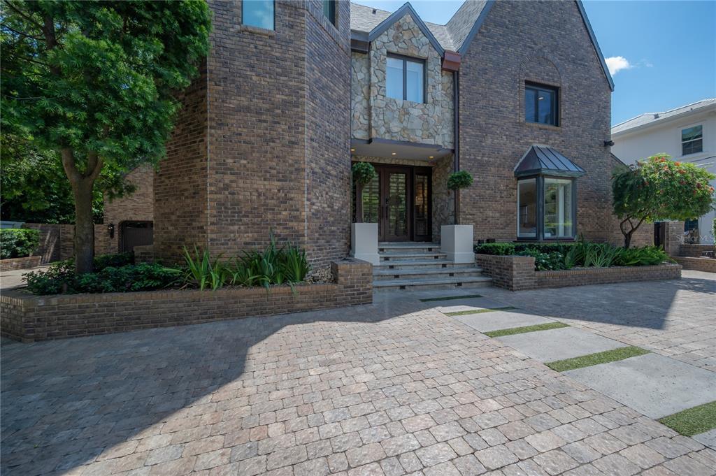 2902 West Fair Oaks Avenue, Tampa, FL 33611 Compass