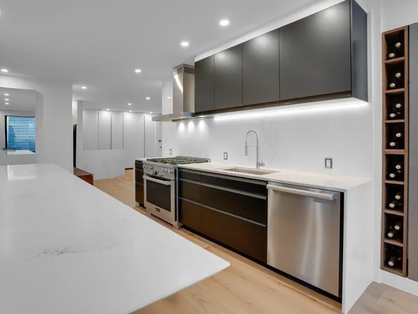 $10,000 | 65 East India Row, Unit PH B, Boston, MA 02110