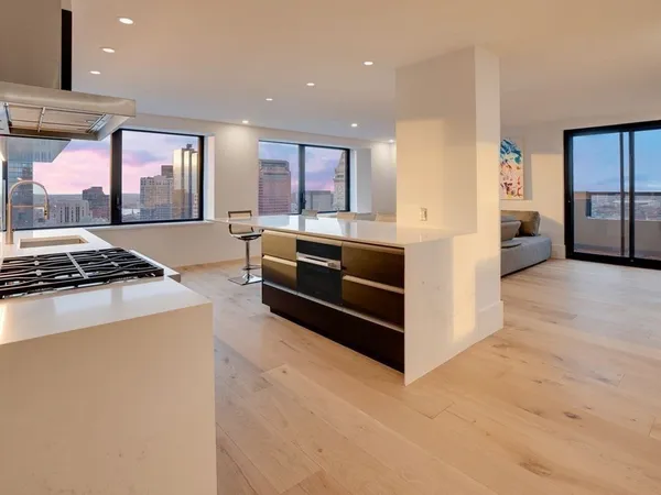 $10,000 | 65 East India Row, Unit PH B, Boston, MA 02110