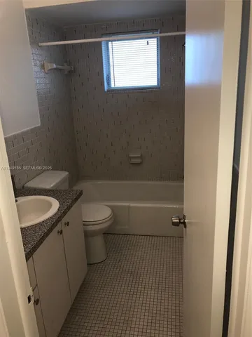 $1,550 | 2612 Johnson Street, Unit 11, Hollywood, FL 33020