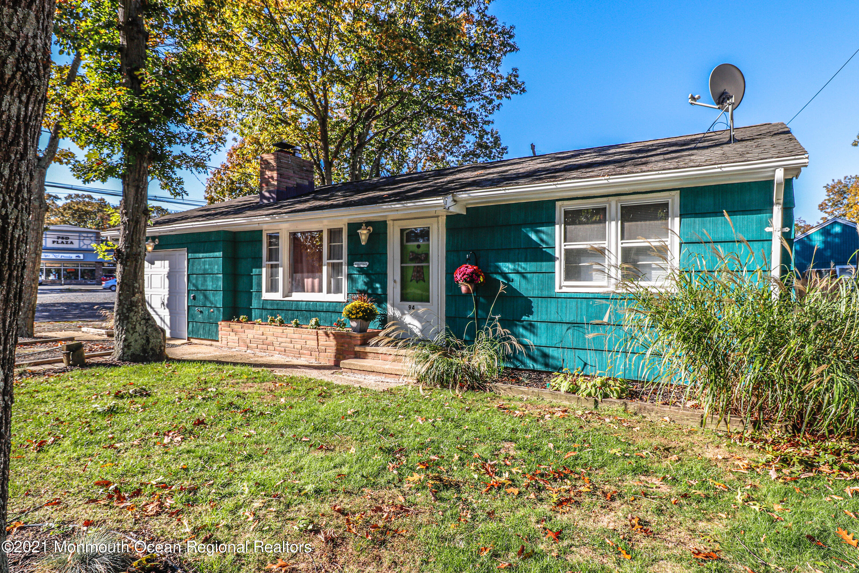 94 London Road Brick, NJ 08723 - Photo 2 of 43 a view of a house with backyard sitting area and porch