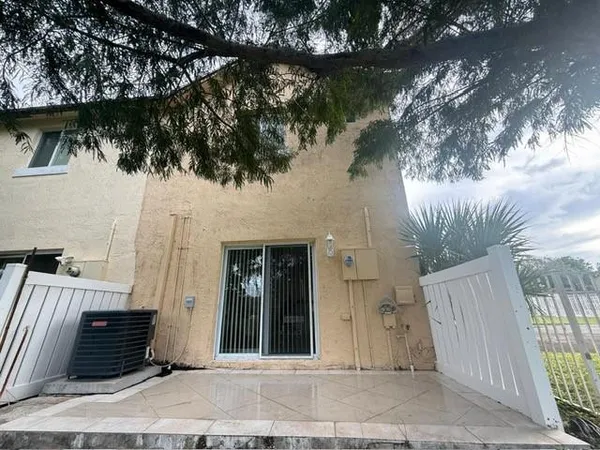 $3,250 | 6615 Winfield Boulevard, Pompano Beach, FL 33063