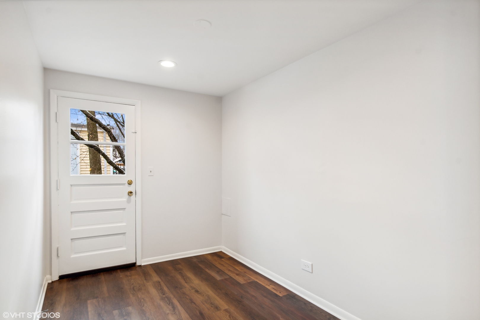 36 Forestway Drive Deerfield, IL 60015 - Photo 27 of 37 a view of a hallway