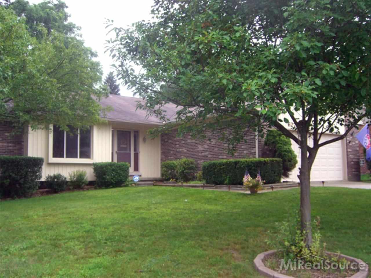 627 Kentucky Drive Rochester, MI 48307 - Photo 1 of 8 31163532.JPG