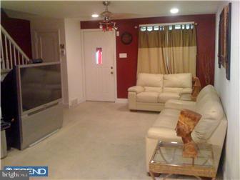 735 Bennington Road Folcroft, PA 19032 - Photo 4 of 12 Living Room