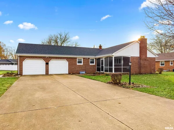$212,000 | 1012 West Beech Street, Chillicothe, IL 61523