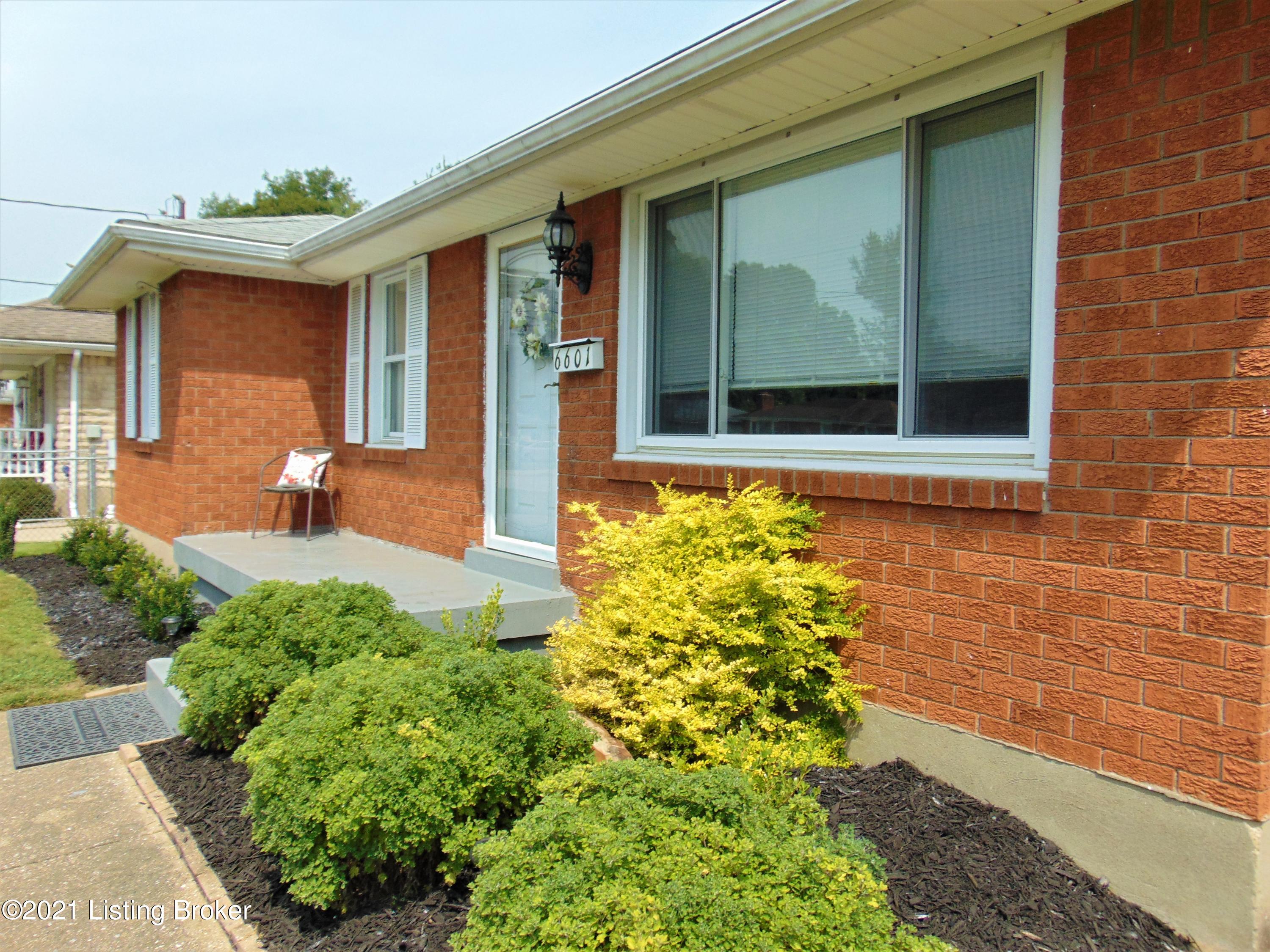 6601 Delton Road Louisville, KY 40258 - Photo 4 of 65 Fresh landscaping