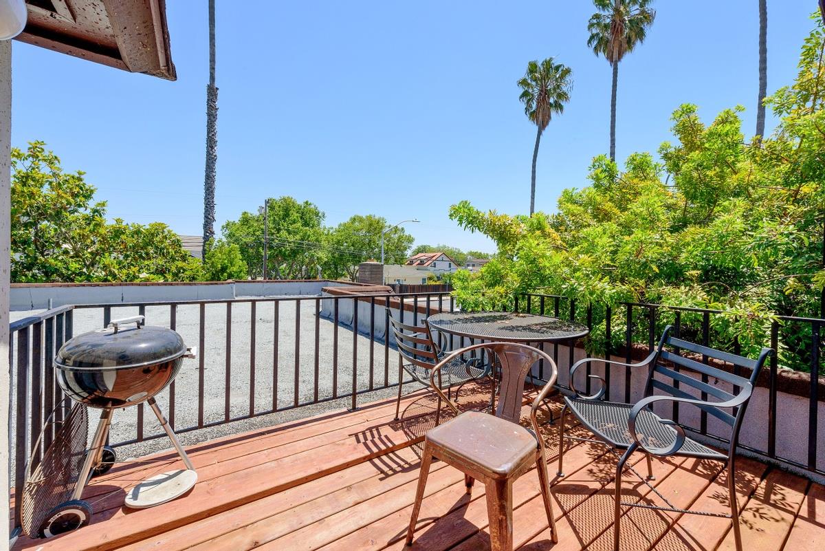 41 15th Avenue San Mateo, CA 94402 - Photo 7 of 11 a view of a chairs and table on the wooden floor