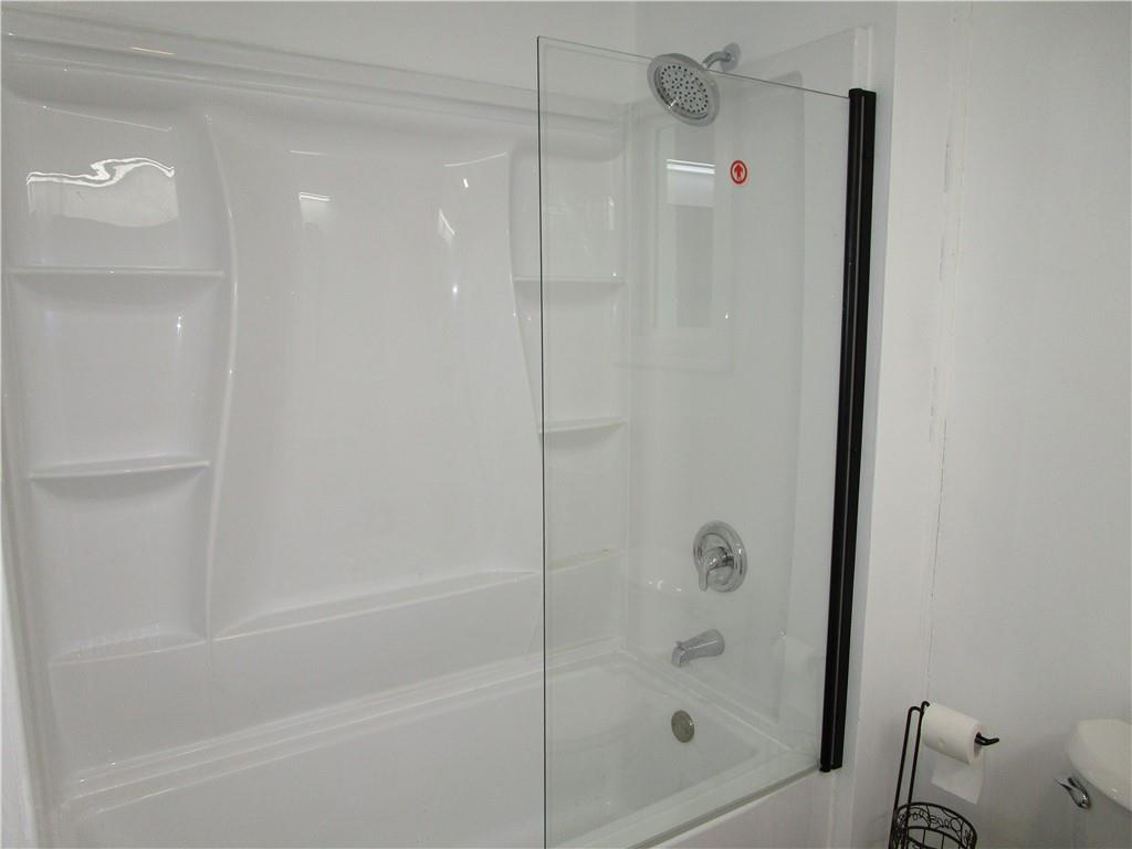 411 Emerson Avenue Farrell, PA 16121 - Photo 20 of 25 a bathroom with a shower