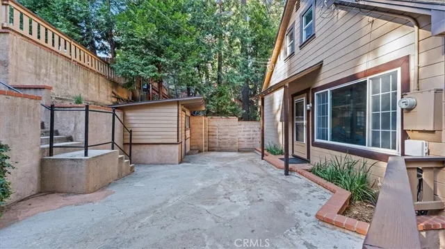 $430,000 | 23698 Scenic Drive, Crestline, CA 92325