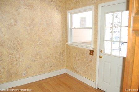24 Dockham Road Lapeer, MI 48446 - Photo 7 of 16 Side door/mud room
