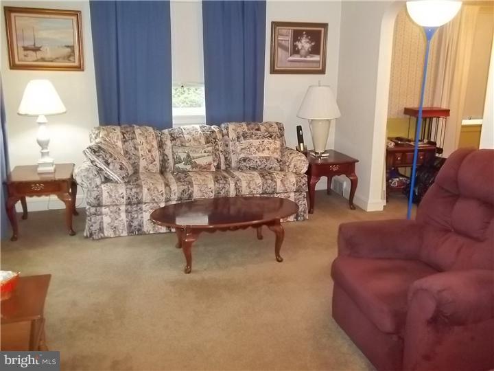 129 Warrior Road Drexel Hill, PA 19026 - Photo 2 of 15 Living Room
