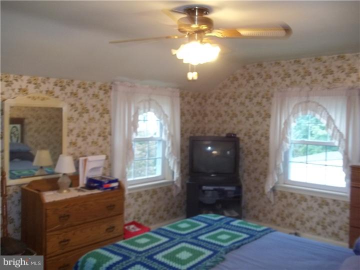 129 Warrior Road Drexel Hill, PA 19026 - Photo 6 of 15 Bedroom - Main