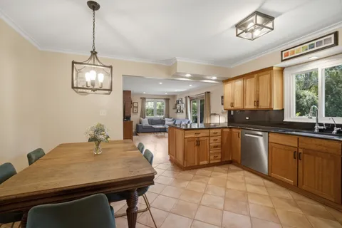 $650,000 | 228 Stratford Lane, Inverness, IL 60010