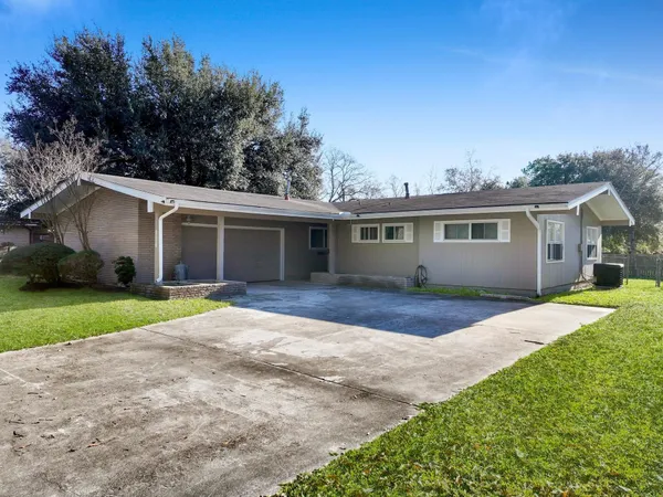 $210,000 | 5116 Woodlawn Street, Groves, TX 77619