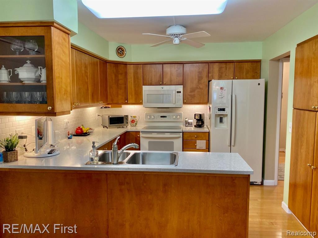 573 Tennyson Rochester Hills, MI 48307 - Photo 15 of 40
