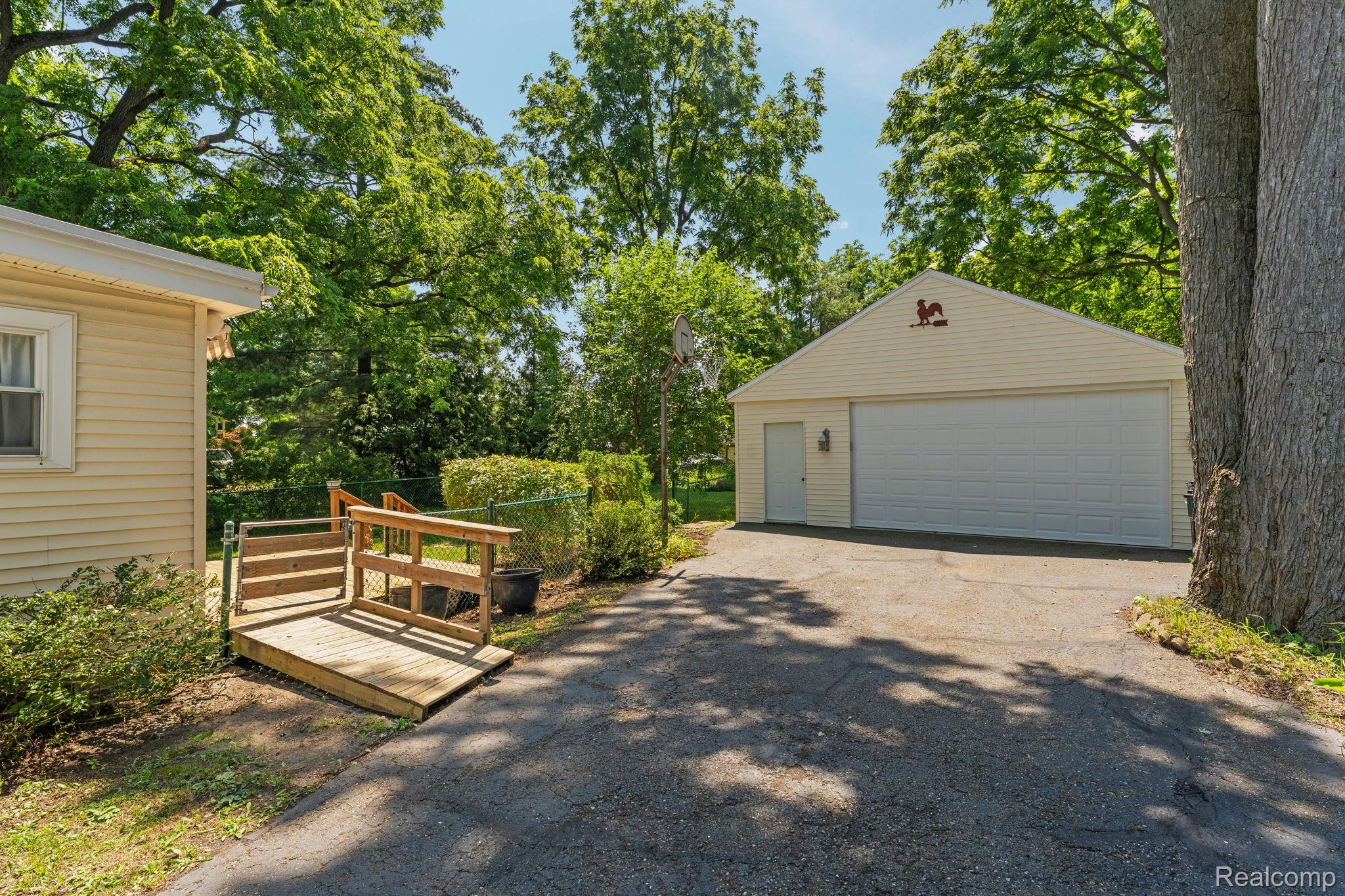 138 East Square Lake Road Troy, MI 48085 - Photo 41 of 55 45-web-or-mls-DSC01219.jpg
