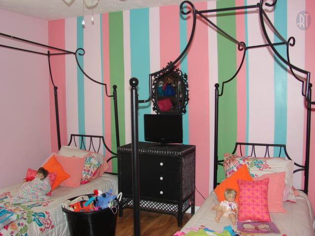 1200 Mt Vernon Road Bethpage, TN 37022 - Photo 4 of 12 a bedroom with a bed a couch and dresser