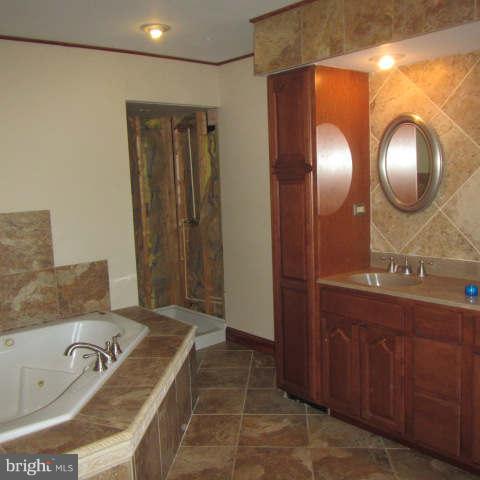 438 Wiley Road Delta, PA 17314 - Photo 16 of 23 Bath (Master)